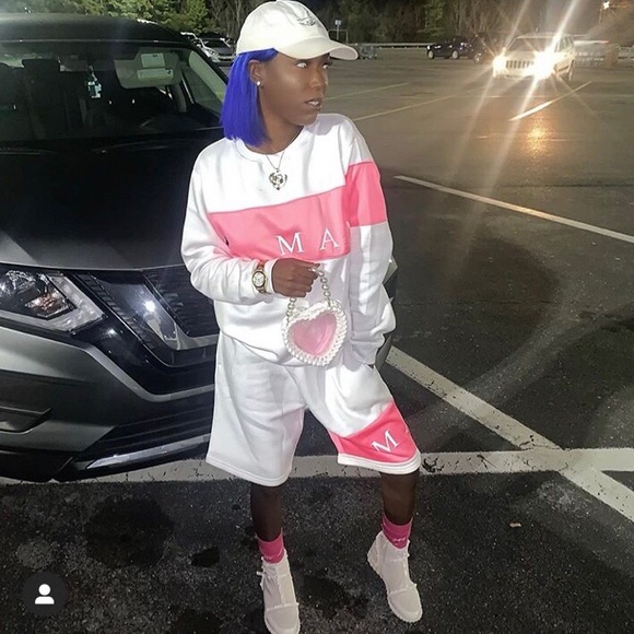 ❌SOLD❌Heart shape handbag with feather - Picture 2 of 4